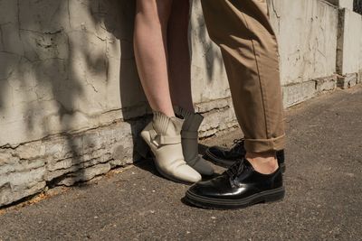 Flat-lay of six winter boot silhouettes in tan, black and brown leather