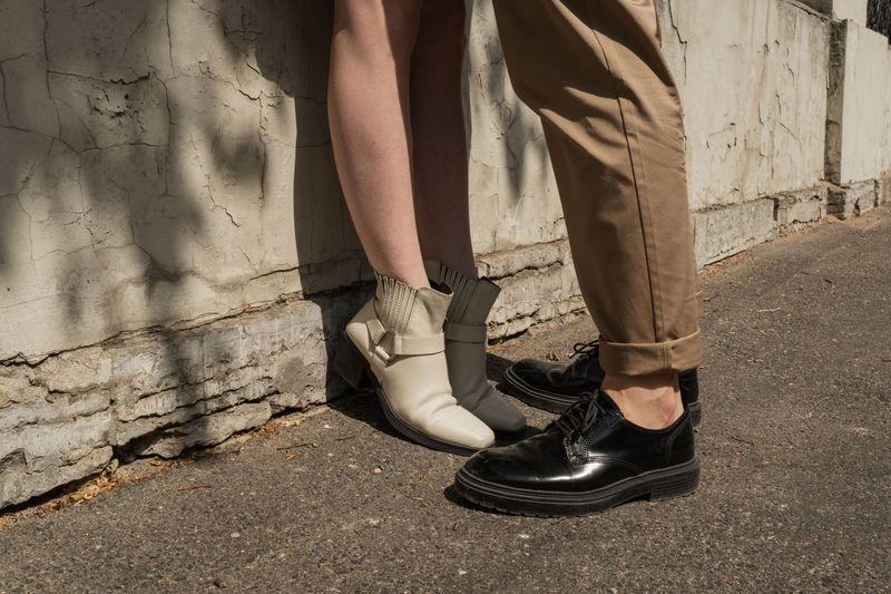Flat-lay of six winter boot silhouettes in tan, black and brown leather